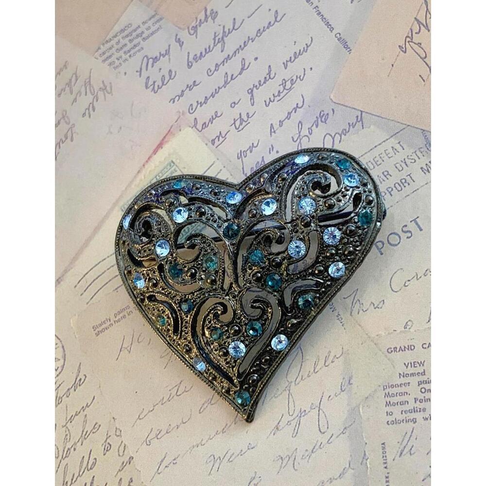 Vintage Dark Metal Openwork Heart Brooch - Blue Rhinestone Filigree Pin - Picture 3 of 3
